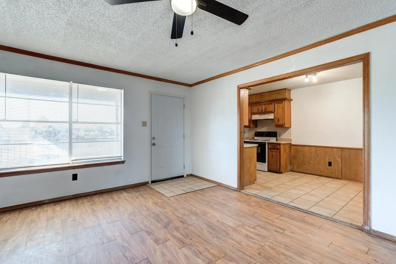 Photo 13 — 7405 Waco Avenue, Lubbock, TX 79423