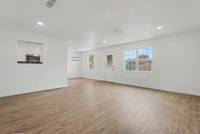 Photo 8 — 5521 Harvard Street, Lubbock, TX 79416