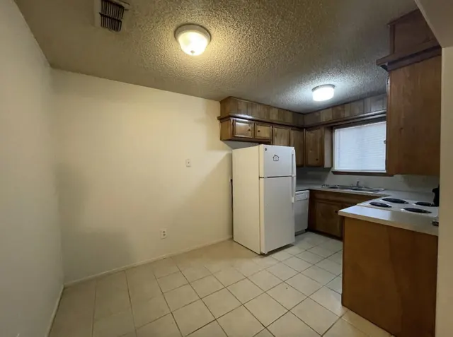 Photo 8 — 7401 Avenue X, Lubbock, TX 79423