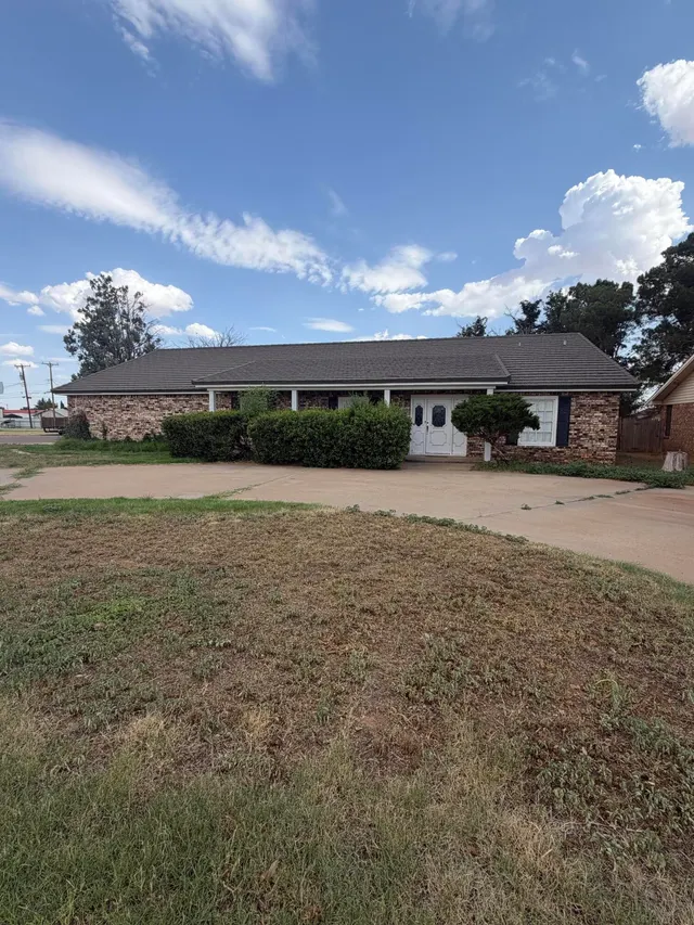 Front exterior — 803 15th Street, Seagraves, TX 79359