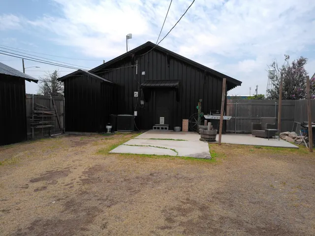 Photo 8 — 919 Tilford Avenue, Ralls, TX 79357
