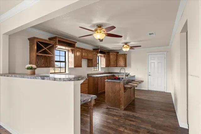 Photo 7 — 303 Avenue F, Levelland, TX 79336