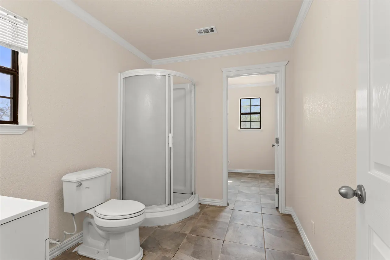 Photo 12 — 303 Avenue F, Levelland, TX 79336