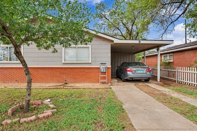 Photo 3 — 2117 35th Street, Lubbock, TX 79412