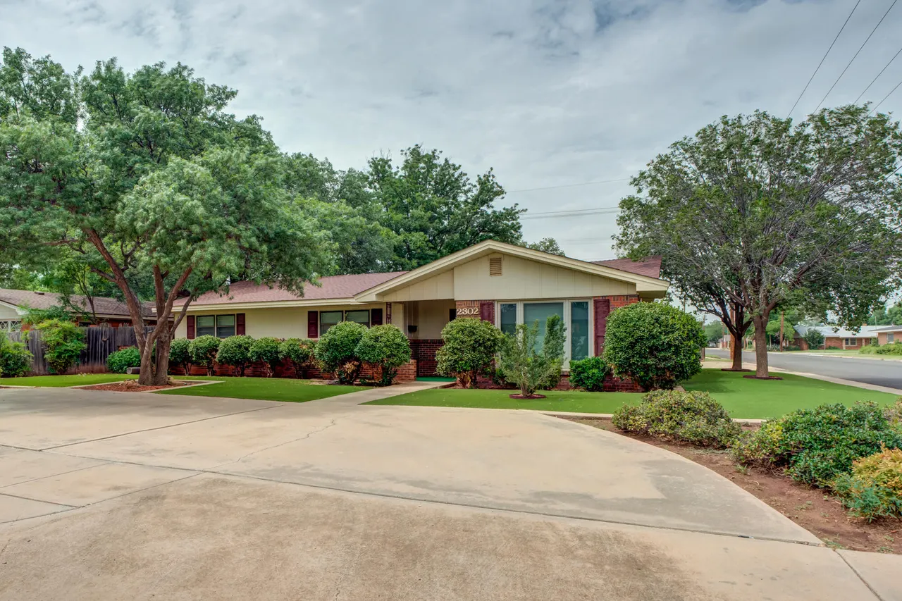 Photo 9 — 2302 55th Street, Lubbock, TX 79412