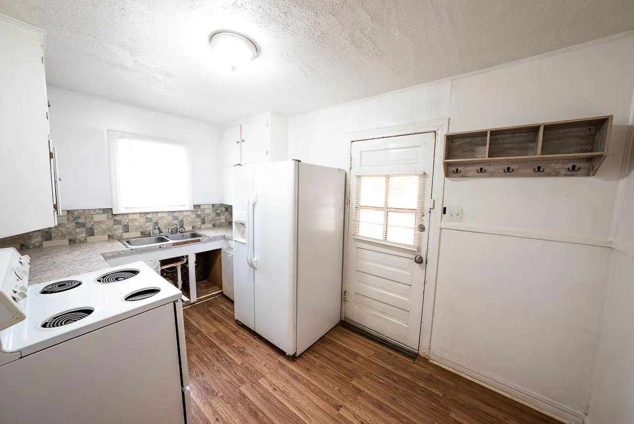 Photo 3 — 114 Avenue V, Lubbock, TX 79415