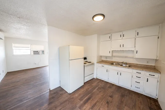 Photo 3 — 824 Vanda Avenue, Lubbock, TX 79403