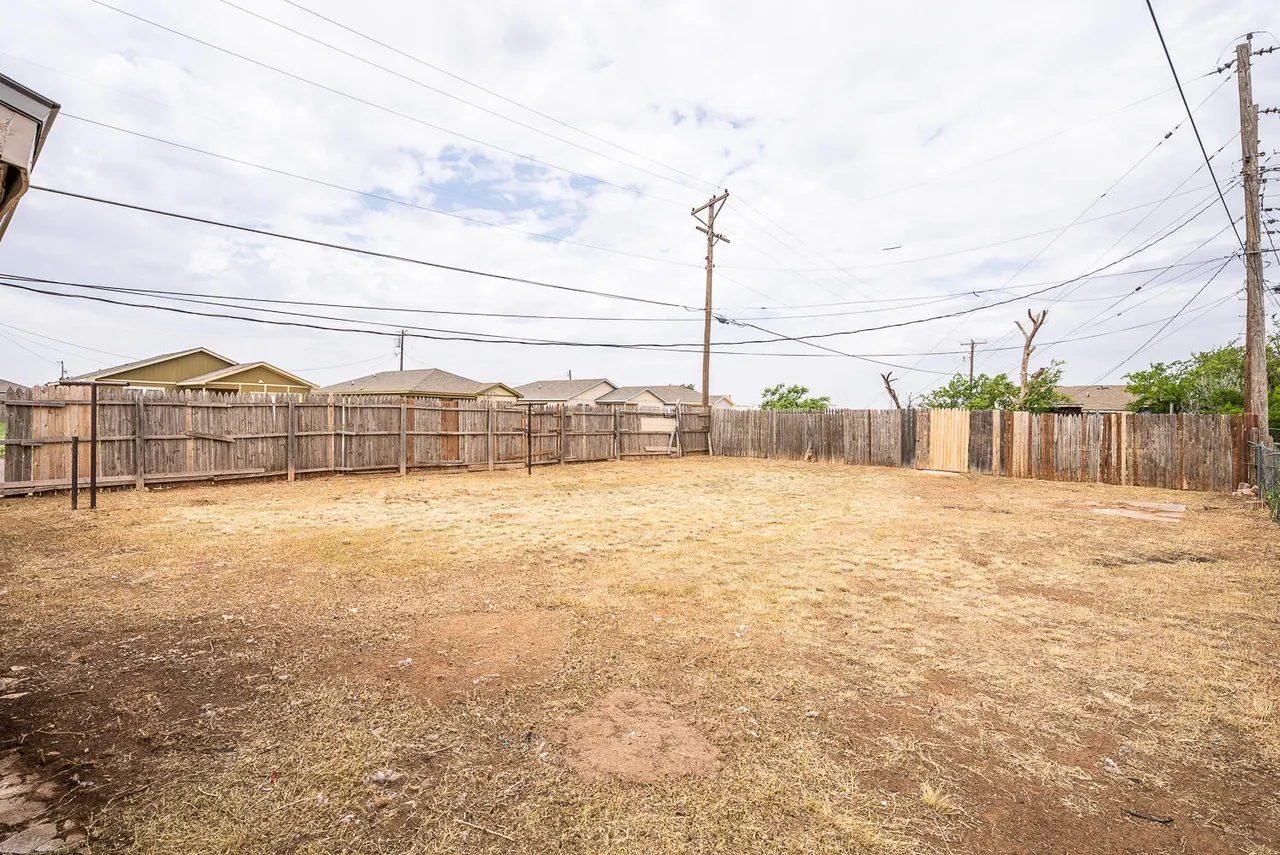 Photo 8 — 824 Vanda Avenue, Lubbock, TX 79403