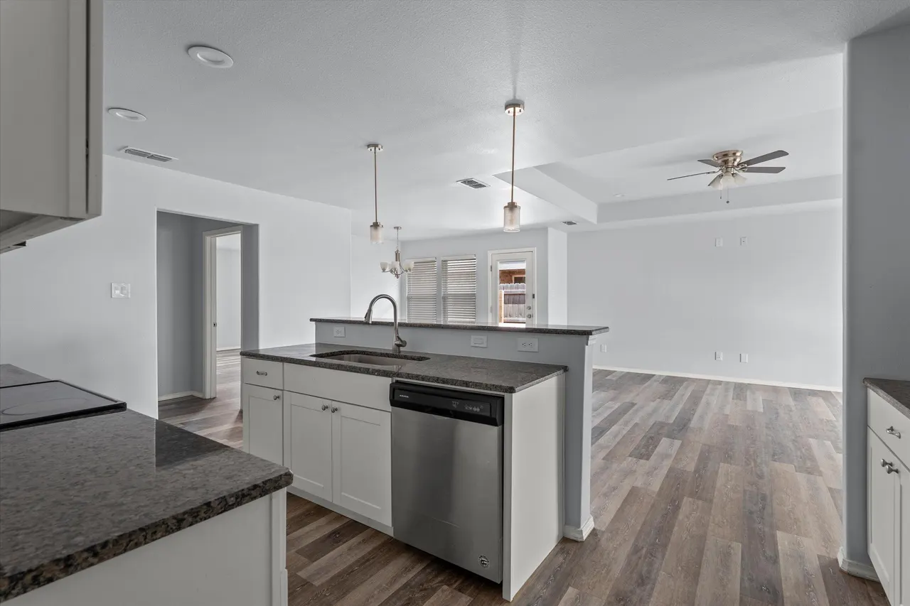 Photo 4 — 8414 11th Street, Lubbock, TX 79416