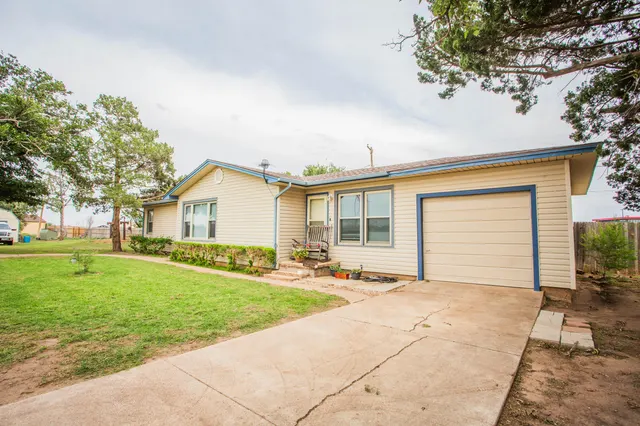 Front exterior — 402 17th Street, Levelland, TX 79336