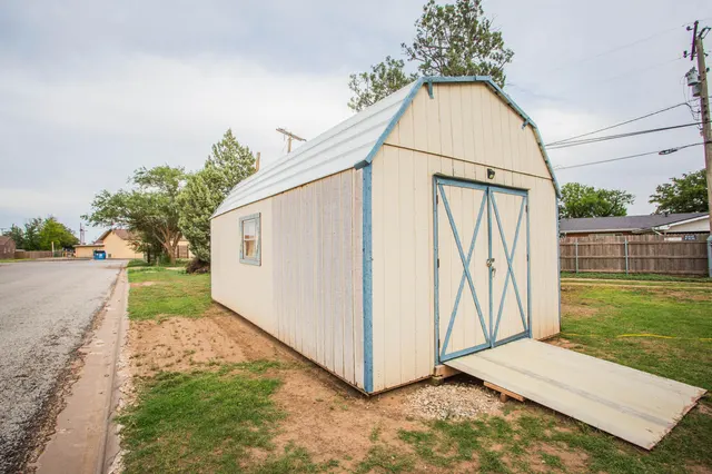Photo 4 — 402 17th Street, Levelland, TX 79336