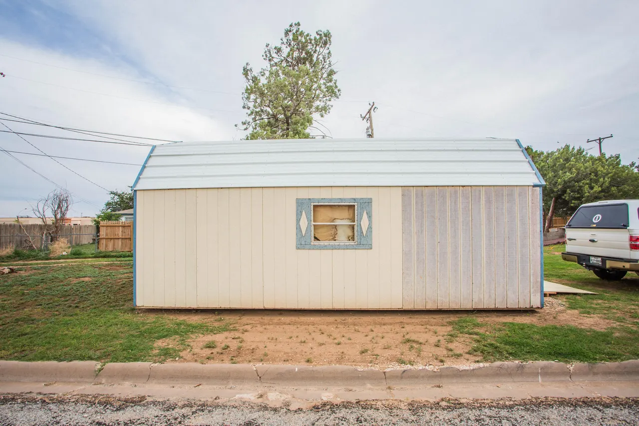 Photo 5 — 402 17th Street, Levelland, TX 79336