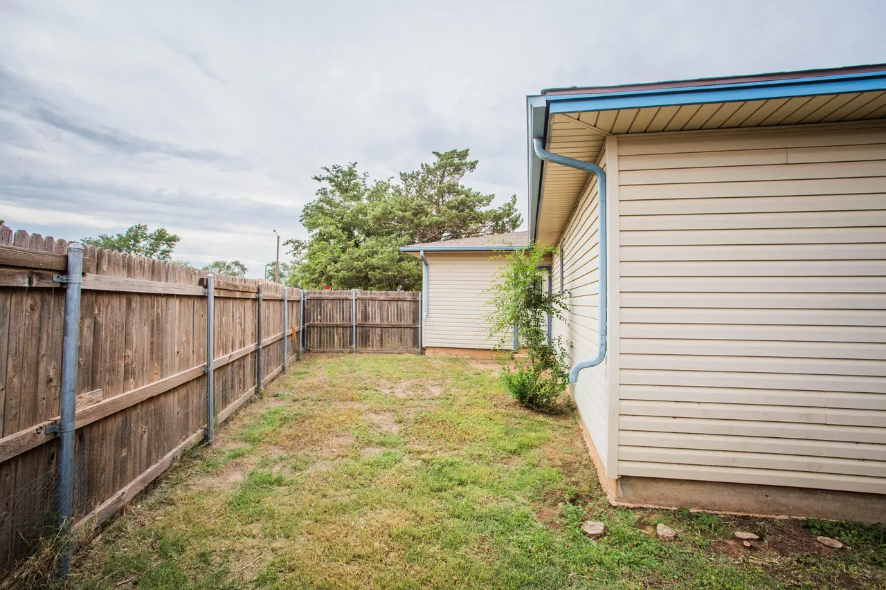 Photo 33 — 402 17th Street, Levelland, TX 79336