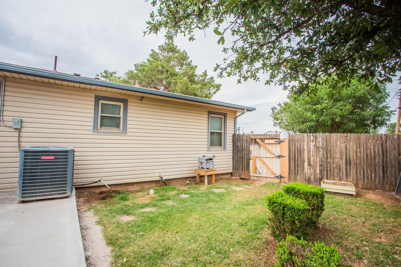 Photo 34 — 402 17th Street, Levelland, TX 79336