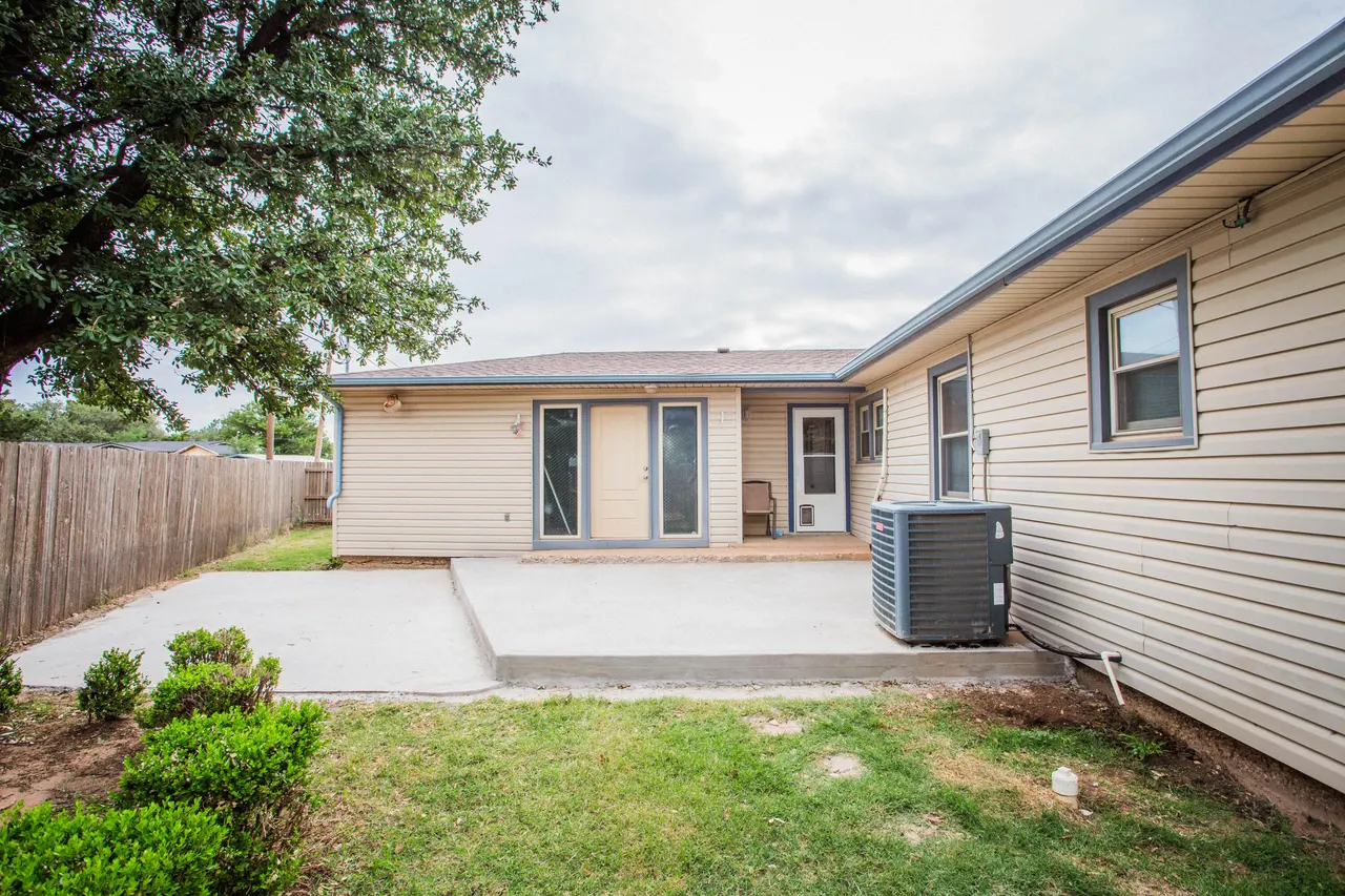 Photo 35 — 402 17th Street, Levelland, TX 79336