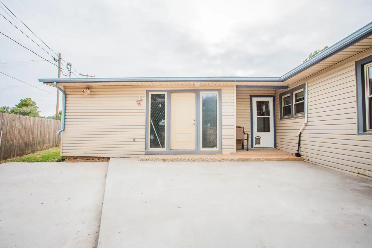 Photo 36 — 402 17th Street, Levelland, TX 79336