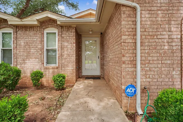 Photo 3 — 1022 Iola Avenue, Lubbock, TX 79416
