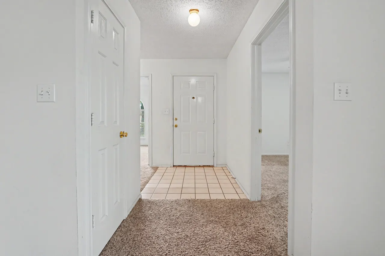 Photo 4 — 1022 Iola Avenue, Lubbock, TX 79416