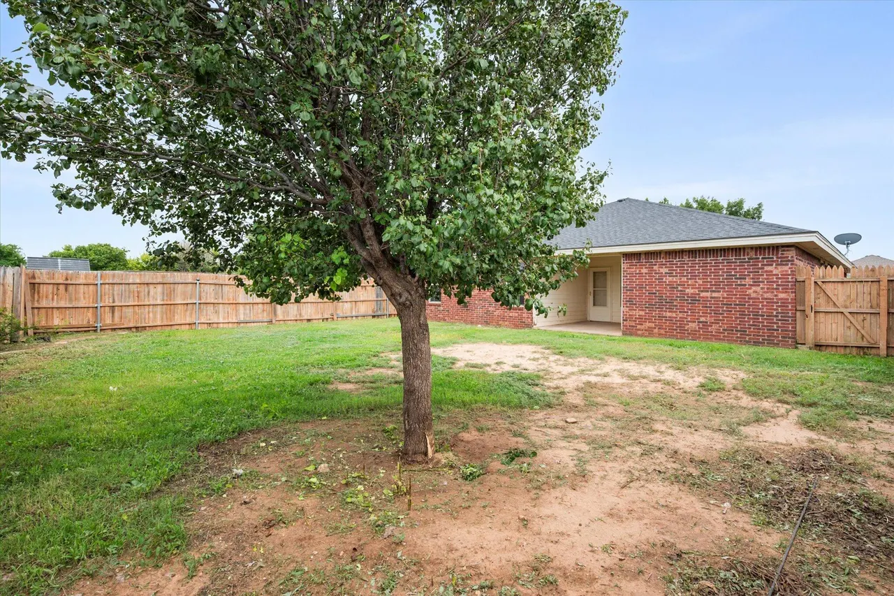 Photo 28 — 2320 101st Street, Lubbock, TX 79423