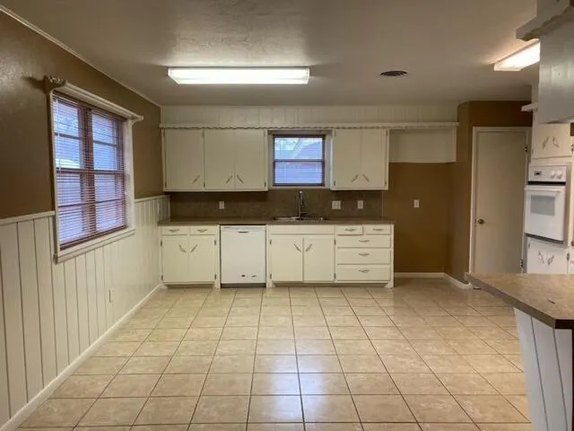 Photo 11 — 3011 55th Street, Lubbock, TX 79413