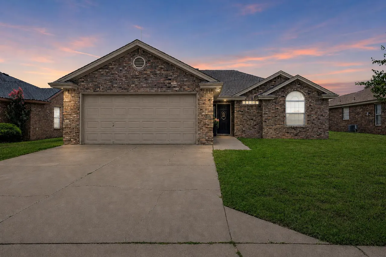 Photo 2 — 1913 77th Place, Lubbock, TX 79423