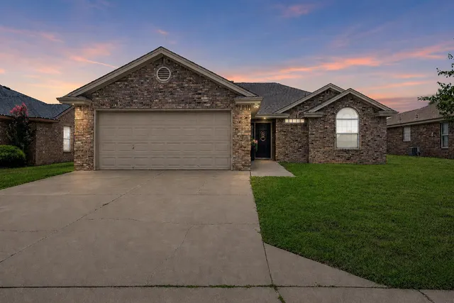 Photo 2 — 1913 77th Place, Lubbock, TX 79423