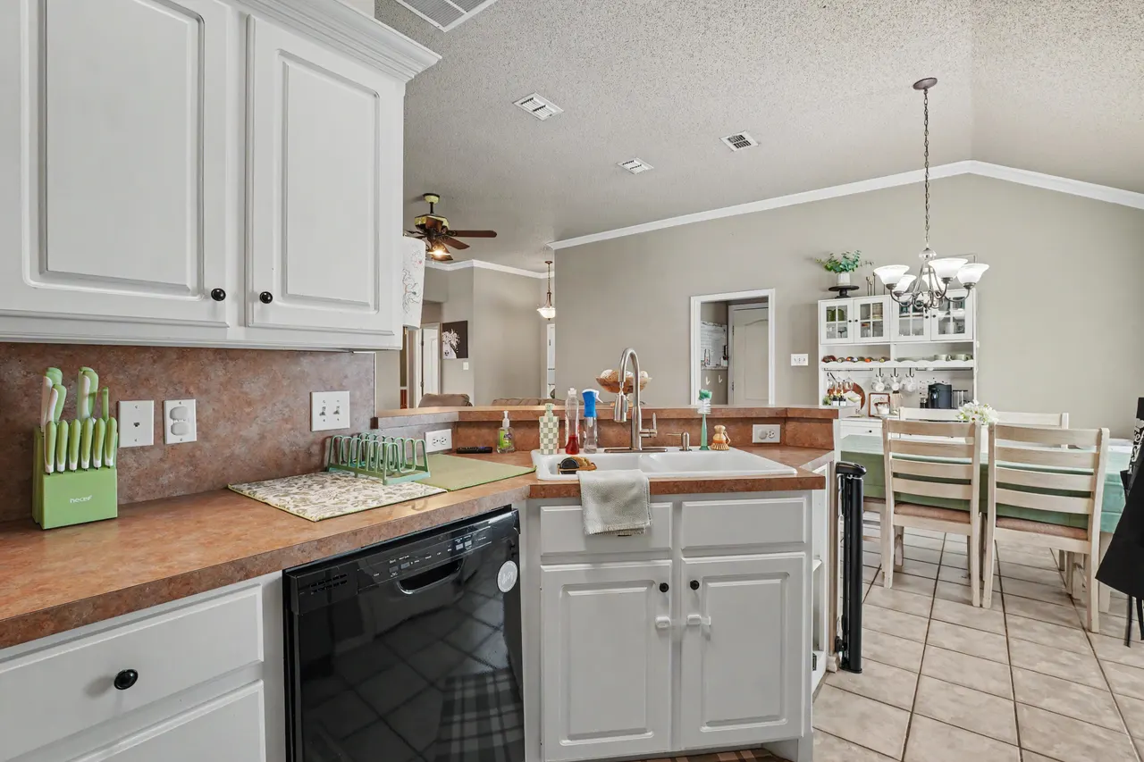 Photo 11 — 1913 77th Place, Lubbock, TX 79423