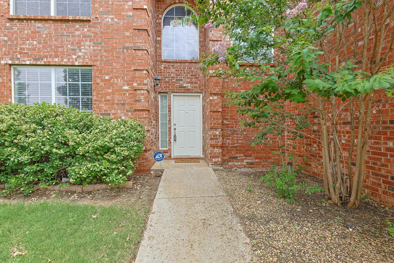 Photo 2 — 4919 Hanover Drive, Lubbock, TX 79416