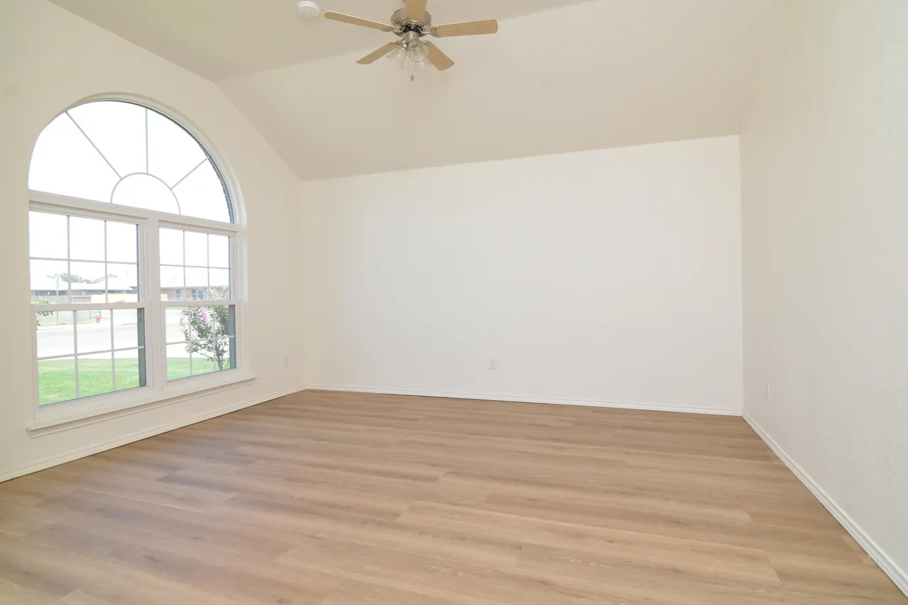 Photo 4 — 8803 13th Street, Lubbock, TX 79416