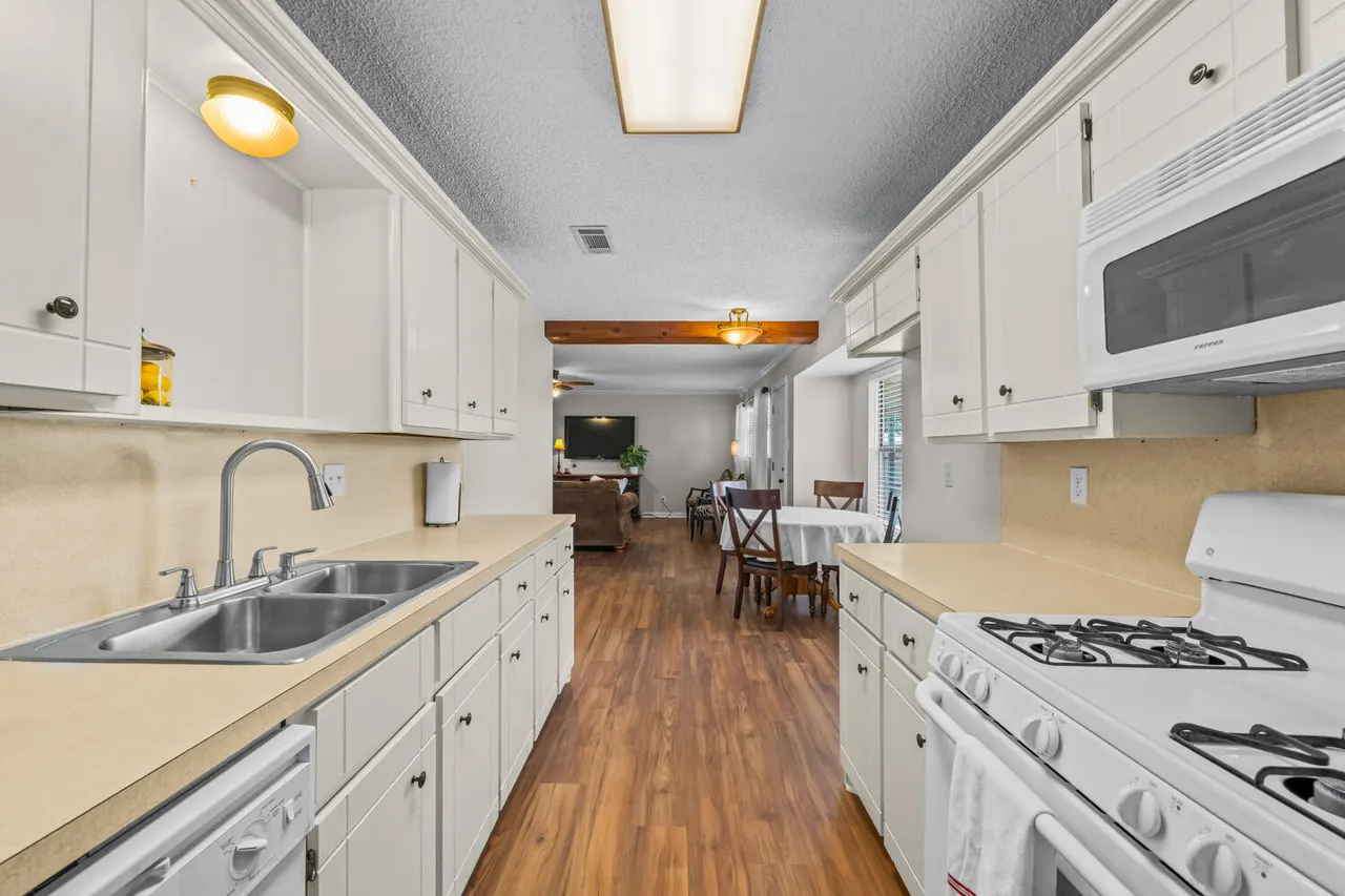 Photo 11 — 318 Walnut Street, Levelland, TX 79336