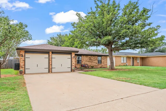 Photo 3 — 318 Walnut Street, Levelland, TX 79336