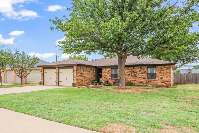 Photo 4 — 318 Walnut Street, Levelland, TX 79336