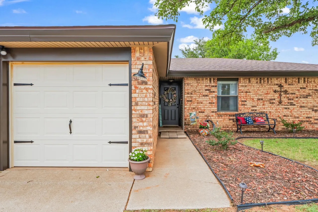 Photo 5 — 318 Walnut Street, Levelland, TX 79336