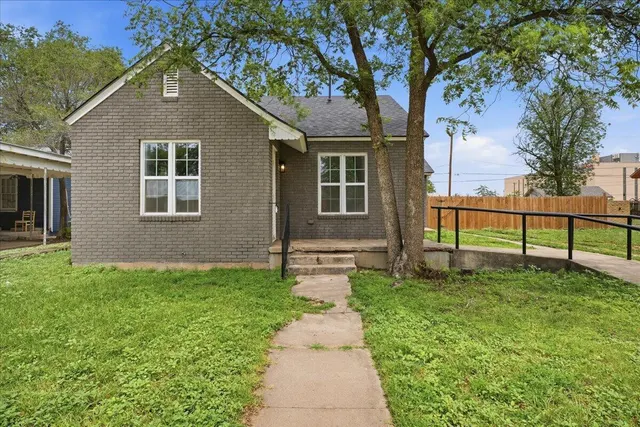 Photo 2 — 1906 22nd Street, Lubbock, TX 79411