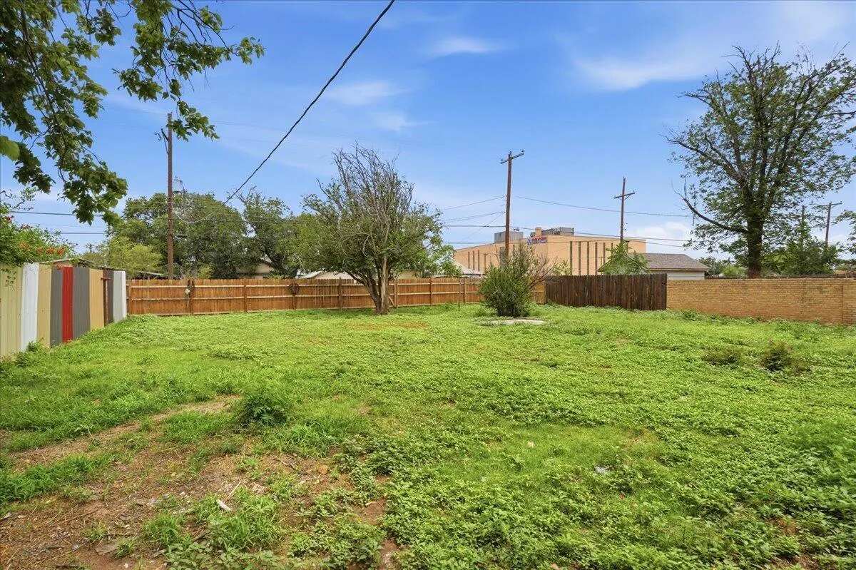 Photo 13 — 1906 22nd Street, Lubbock, TX 79411