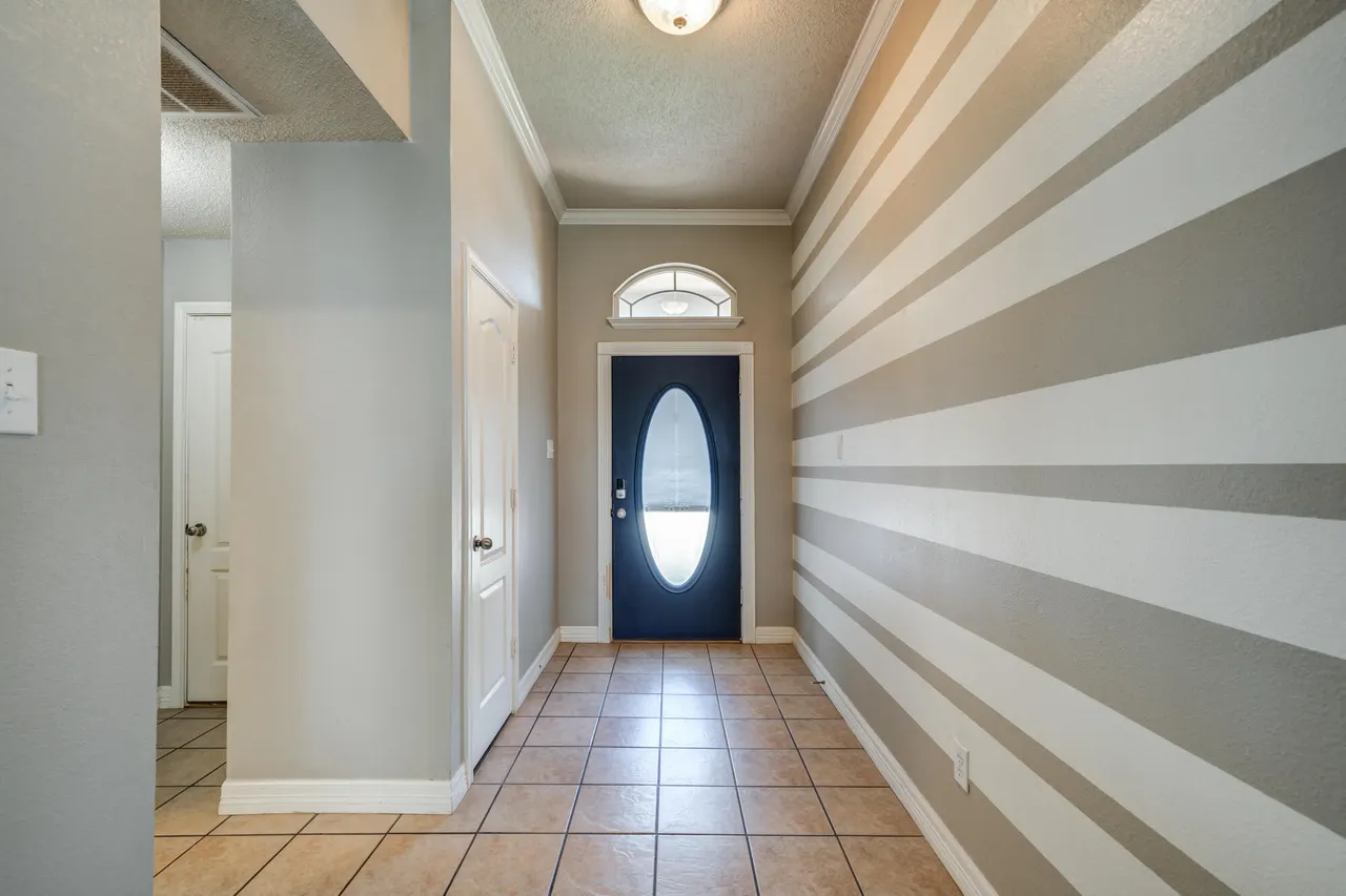 Photo 5 — 6715 9th Street, Lubbock, TX 79416
