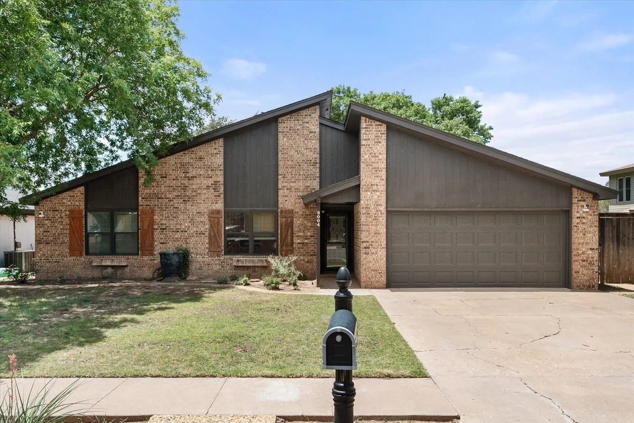 Front exterior — 9004 Lynnhaven Avenue, Lubbock, TX 79423