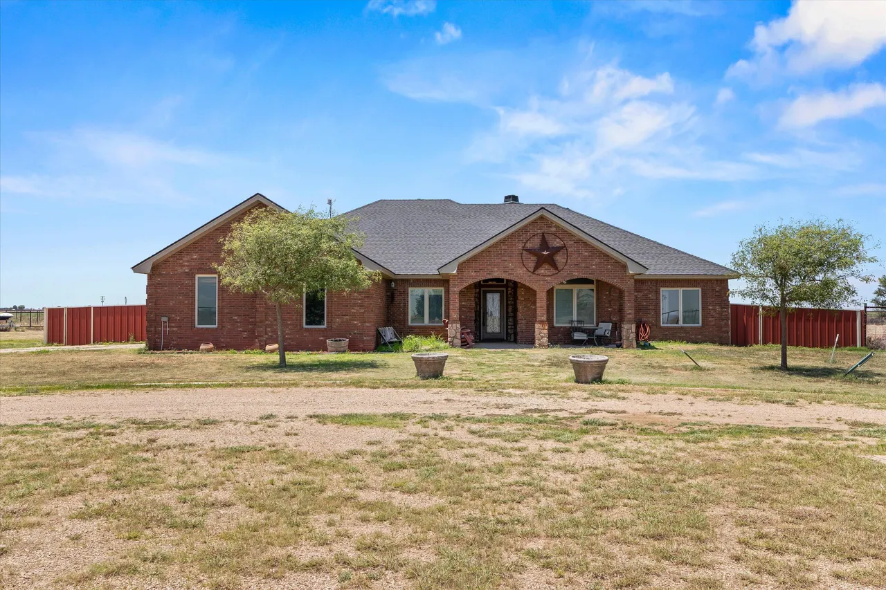 Front exterior — 3165 County Road, Levelland, TX 79336