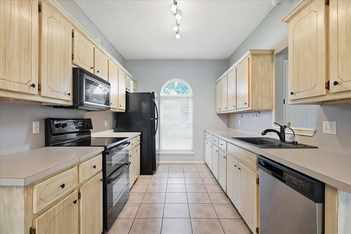 Photo 8 — 6113 7th Street, Lubbock, TX 79416