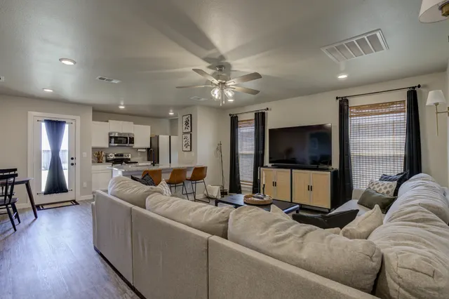 Photo 5 — 7413 37th Street, Lubbock, TX 79407
