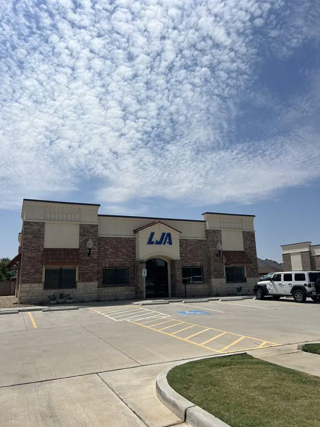 Photo 2 — 3907 98th Street 100, 200, Lubbock, TX 79423