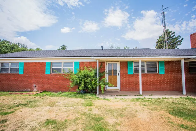 Front exterior — 831 FM1055, Earth, TX 79031