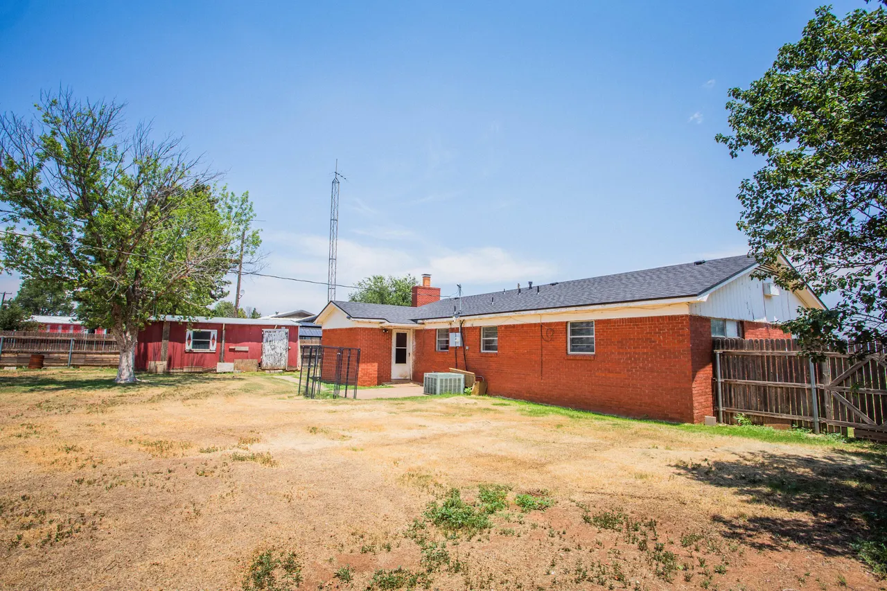 Photo 34 — 831 FM1055, Earth, TX 79031