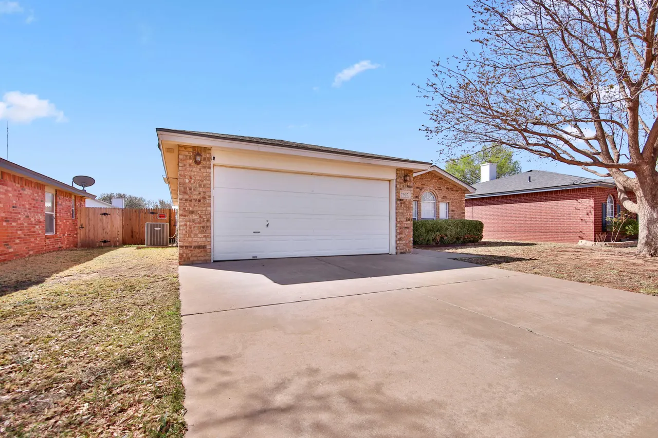 Photo 3 — 2907 90th Street, Lubbock, TX 79423