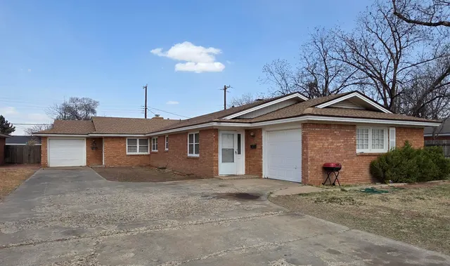 Photo 4 — 2008 54th Street, Lubbock, TX 79412