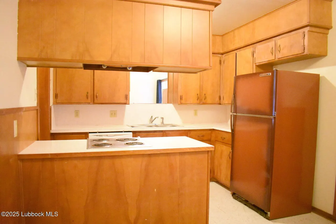 Photo 8 — 2008 54th Street, Lubbock, TX 79412