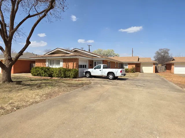 Photo 4 — 2010 54th Street, Lubbock, TX 79412