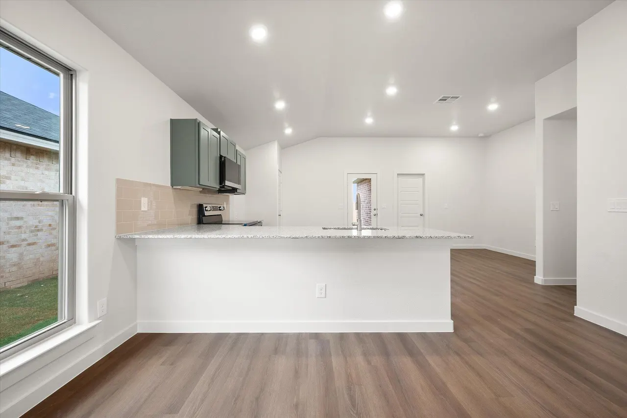 Photo 9 — 1312 Saratoga Avenue, Lubbock, TX 79416