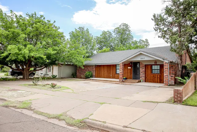 Photo 4 — 3317 32nd Street, Lubbock, TX 79410