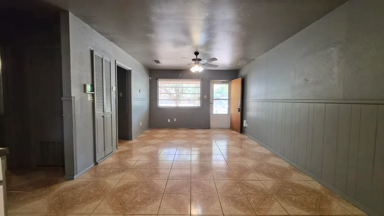 Photo 5 — 6108 Ave W, Lubbock, TX 79412
